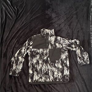 Jack Wolfskin Black and Gray Patterned Pullover
